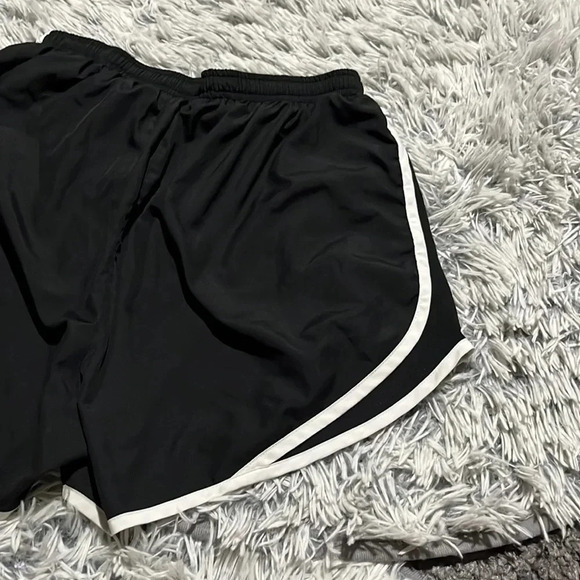 Nike Dri Fit Black Shorts Size Medium - Picture 7 of 13